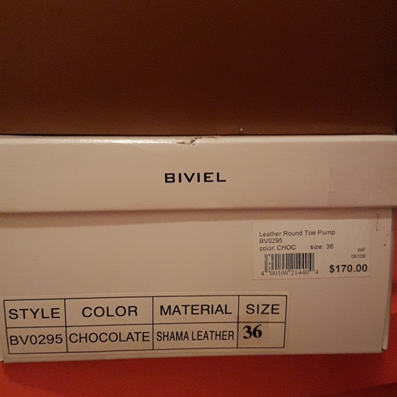 Shoes - Picture 8 of 9